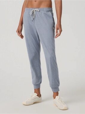 NWOT Vuori Performance Joggers in blue heather Size Large
